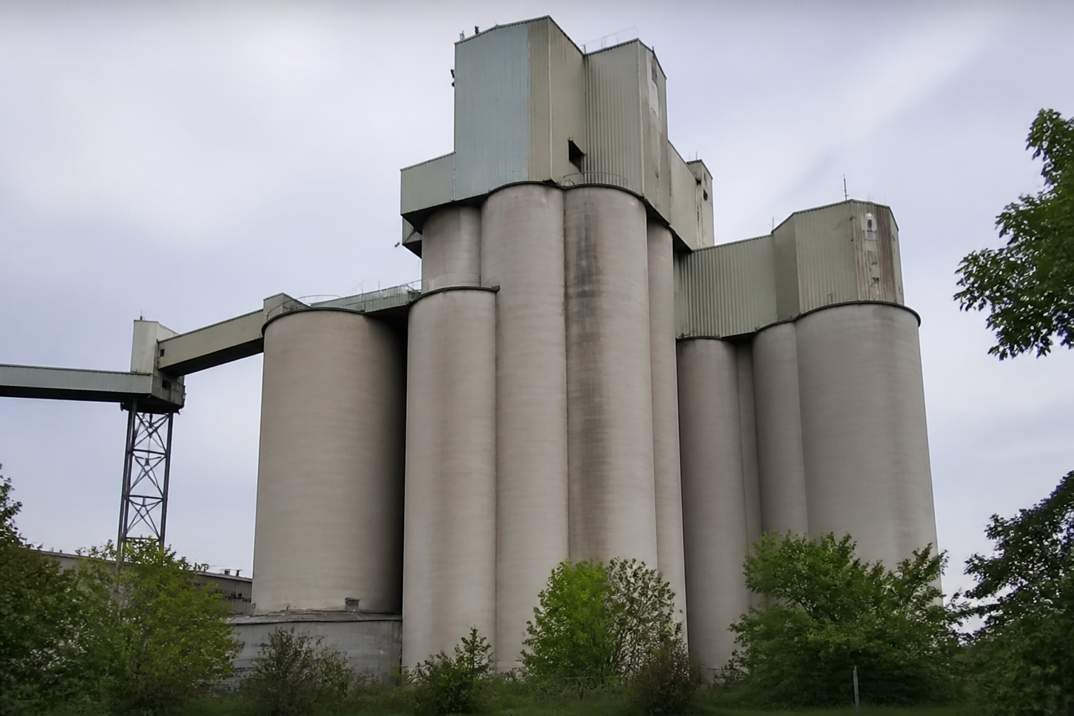 Silo structure (asymmetric, tree-branched)